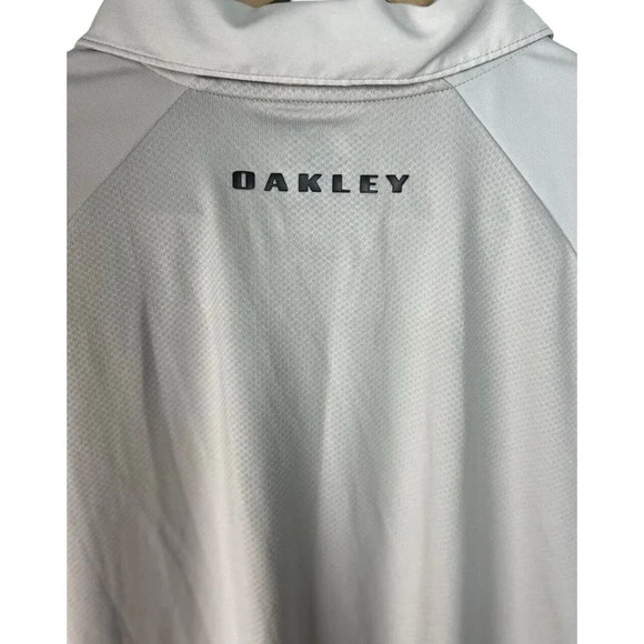 Oakley Gray & White Stripe Polo Size Large Regular Fit Stretch Men’s - Picture 4 of 9